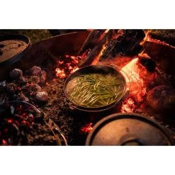 Camping Cookware Campfire Pre Seasoned Cast Iron Camp Oven 9 Quart -Camping Equipment Sales Shop BCF 213608 08 hi res