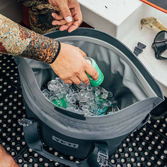 Iceboxes And Soft Coolers YETI® Hopper® M30 Soft Cooler Charcoal 10 Iceboxes And Soft Coolers YETI® Hopper® M30 Soft Cooler Charcoal - Image 8